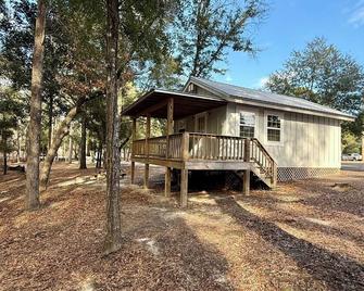 Comfy cabin located in Andalusia, AL - Andalusia