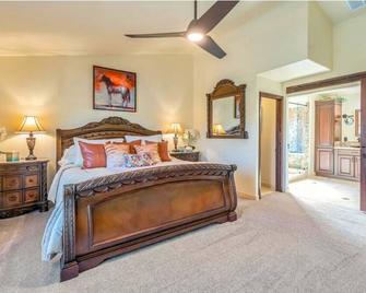 Family Home Vacation Retreat Glendale Az - Phoenix - Bedroom