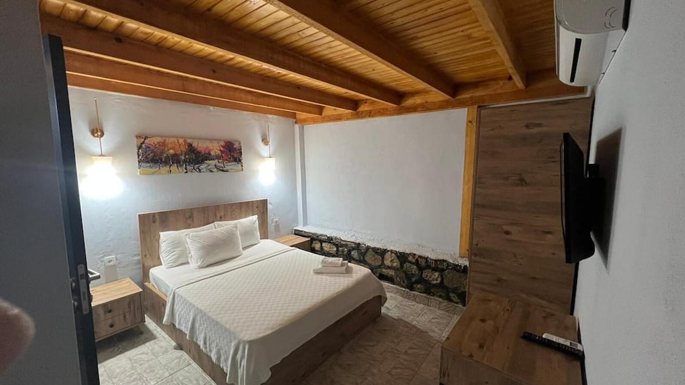 Ados Hotel