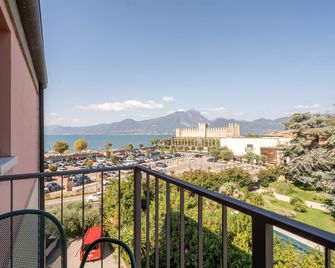Hotel Al Castello - Torri Del Benaco - Balcón