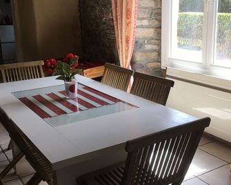 House nestled in the countryside - Saint-Martin-d’Aubigny - Comedor