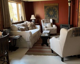 Dream Cabin in charming Hyde Park with WiFi access - Hyde Park - Living room