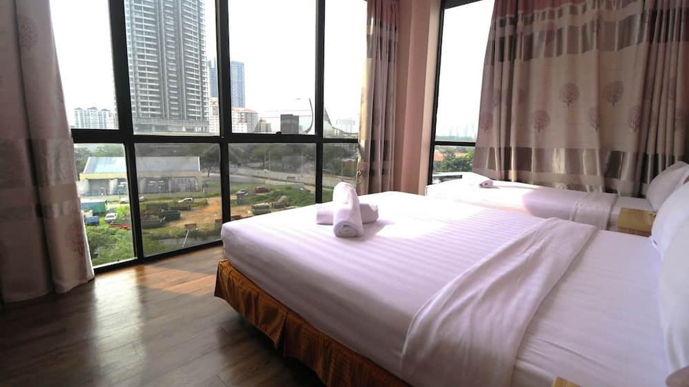 واي بي بوتيك هوتل، باراديجم مول بيتالينج جايا