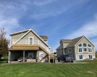 Idyllic 2 bedroom Apartment/Flat on Lake Ontario - Cape Vincent - Building