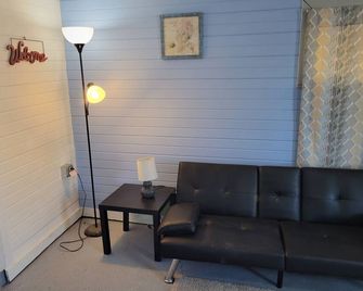 Peaceful and centrally-located place. - Cudahy - Sala de estar