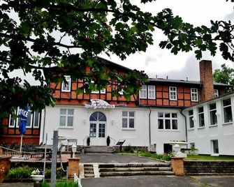 Pension Zum Alten Fährhaus - רוסטוק - בניין