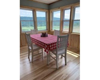 Valley View Farm Retreat - Beaver Dams - Dining room