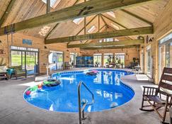 Raccoon River Retreat Indoor Pool and Outdoor Fun! - Adel - Pool