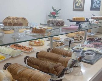 호텔 이데알 벨트랑 - 프란시스코 벨트랑 - 뷔페