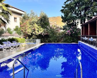 Navy Hotel - İçmeler - Pool