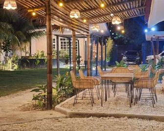 Fins Pacific Coral Bay by Hiverooms - Samboan - Patio