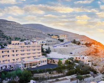 Petra Castle Hotel - Ваді-Муса - Вигляд зовні