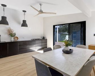 Beachside @ (Nth) Avoca, Breathe - Pet Friendly - North Avoca - Sala pranzo