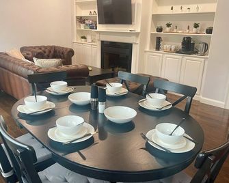 Elegant Guest Suite Wellesley - Wellesley - Dining room