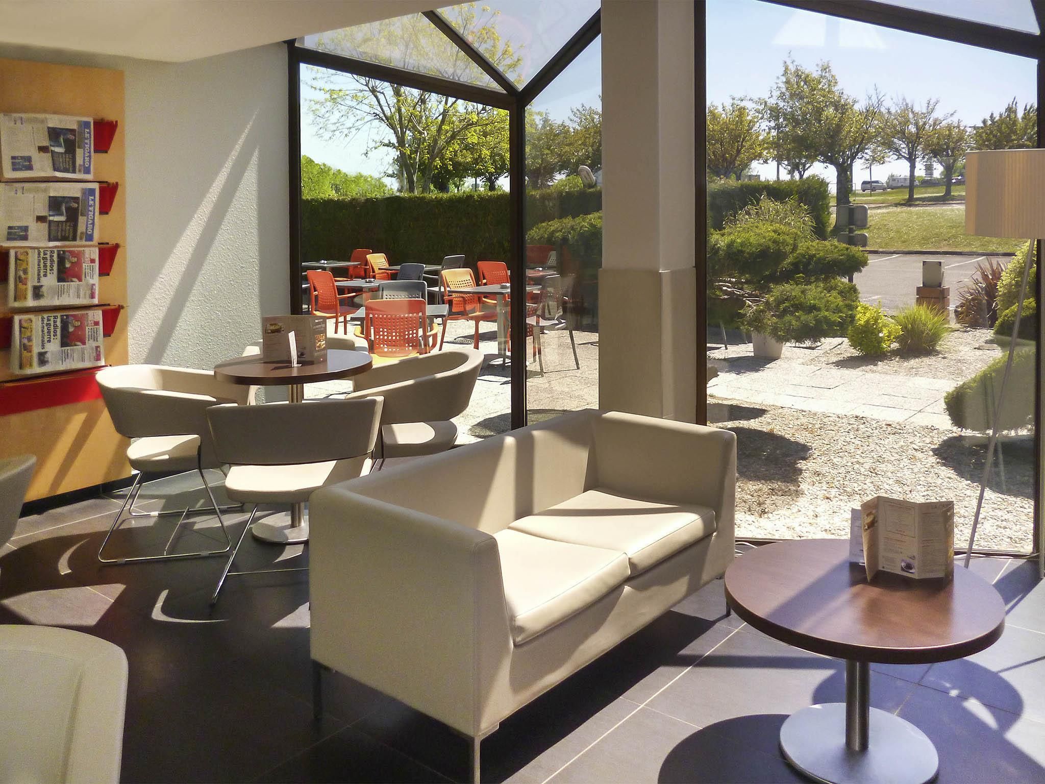ibis Saintes - Saintes - Lounge