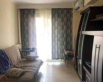 Halkidikis Orfanidi 6 - Nea Moudania - Wohnzimmer