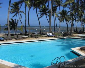 Kenya Bay Beach Hotel - Mombasa - Pool