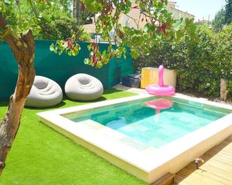 Home le Vissou - Cabrières - Piscina