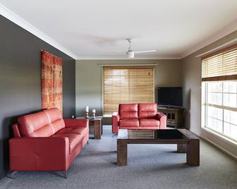 Ridgemill Estate - Stanthorpe - Вітальня