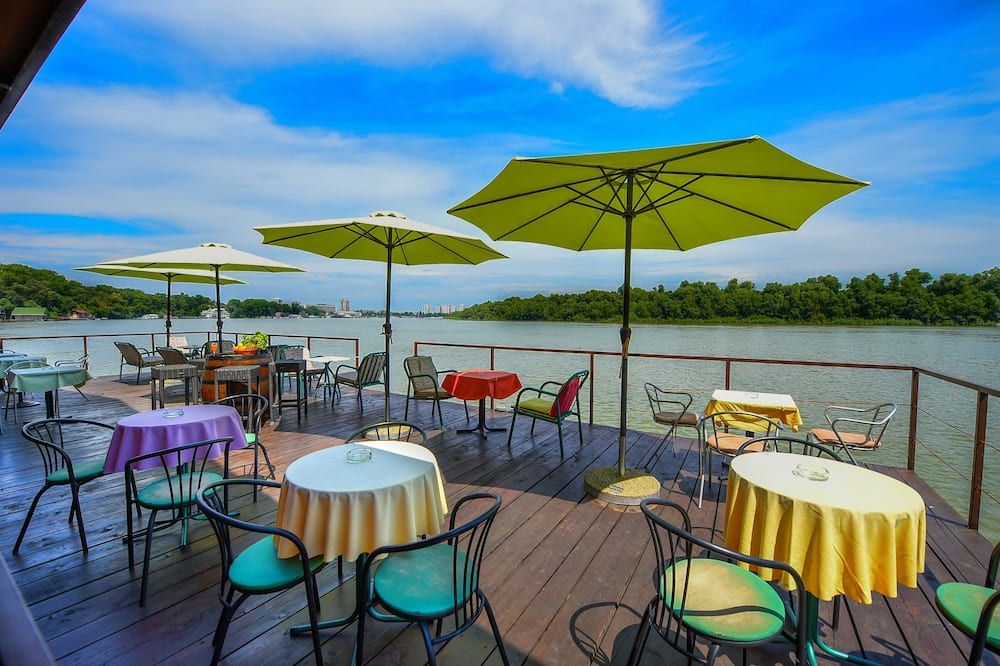 San Art Floating Hostel & Apartments - בלגרד - מרפסת