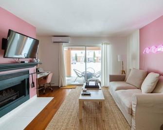 Cherry River - Cozy condo - Magog - Living room