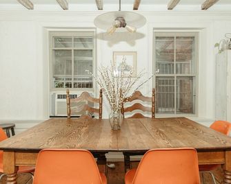 Historic Williams House 2-bedroom downtown Northampton with AC, WiFi - Northampton - Їдальня