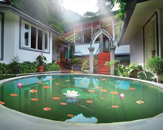 Bella Vista Resort - Munnar - Pool