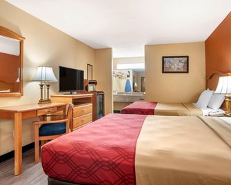 Econo Lodge Inn & Suites Evergreen - Evergreen - Bedroom