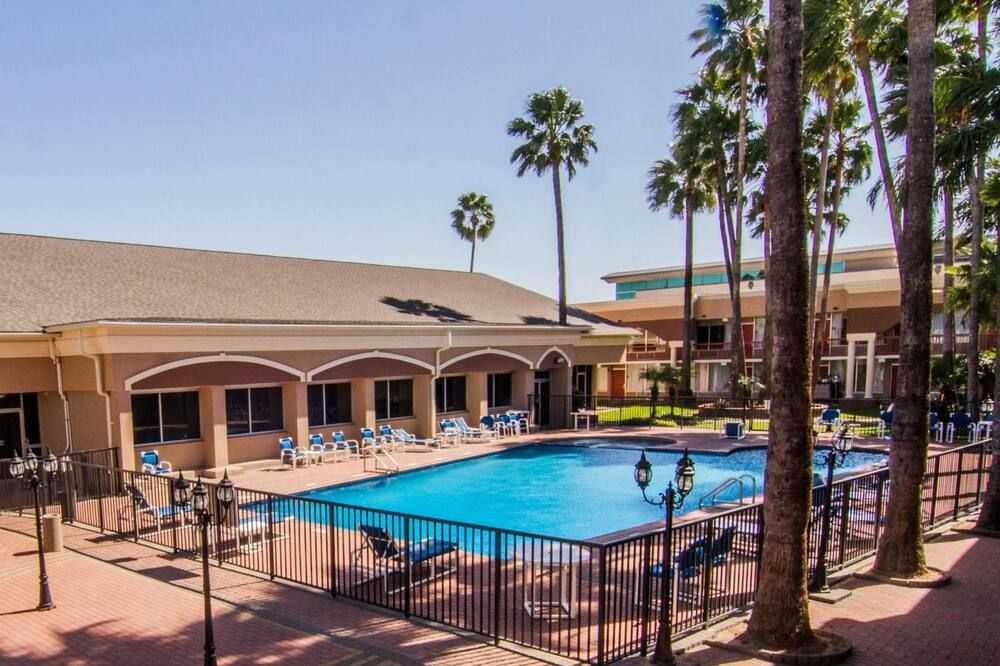 لاكوبا هوتل - ماك ألين - حوض السباحة