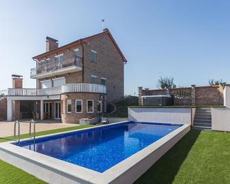 5 Bedroom Lake Front Home In Ceminac - Karanac - Piscina
