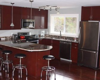 Mt. Shasta - McCloud Trees and privacy on three acres. Pets OK. - McCloud - Cocina
