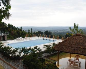 Gazaari Greenz Resort - Kota Bāgh - Piscina
