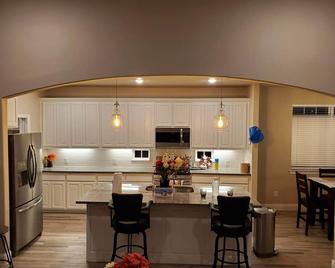 Unique Comfort Zone at Roanoke Texas - Roanoke - Kitchen