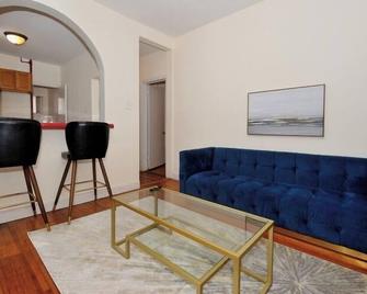Chic 2br! Prime Ues Location! - New York