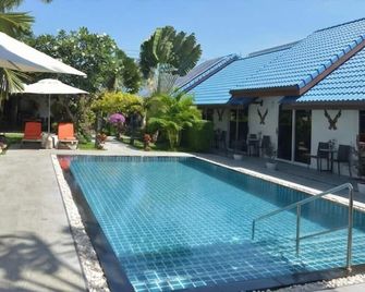 Phuket Airport Hotel - Sakhu - Piscina