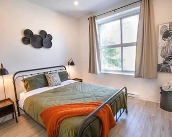 Africa/2bdr/Plateau/St-Laurent/Selfcheck-In/Ac/Tv - Montreal - Bedroom