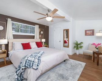 5 min Walk to Panorama Bluffs! Preserve Trails Family-sized House 5 Beds Sleep 9 - Bakersfield - Chambre