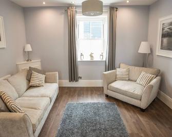 The Tynemouth Cottage - North Shields - Living room