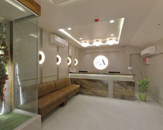 Hotel Ariana Residency - Mumbai - Front desk