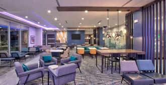 La Quinta Inn & Suites by Wyndham Dallas/Fairpark - Ντάλας - Σαλόνι