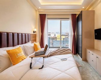 Lime Tree One Bhk Service Apartment Near Artemis Hospital Sector 52 Gurgaon - Gurugram - Bedroom