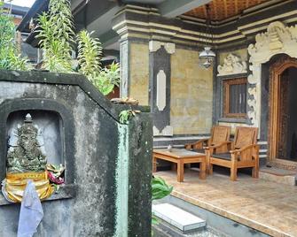 Akindu Home Stay - Ambepussa - Patio