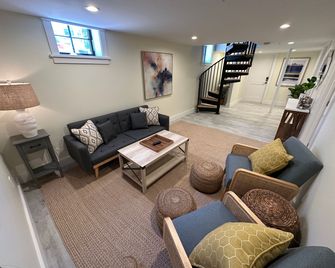 Prime Location! Renovated House! 6 Bed4 Bath - Newport - Sala de estar