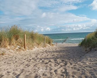 Hotel Schlösschen Sundische Wiese Zingst - Zingst - Beach