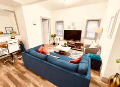 Cozy 3-bedroom home - Minneapolis - Wohnzimmer
