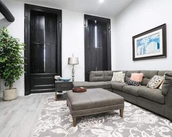 2B Stay at the Heart of Easton! - Easton - Living room