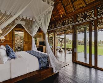 Airsania Ubud Antique Villas - Ubud - Bedroom