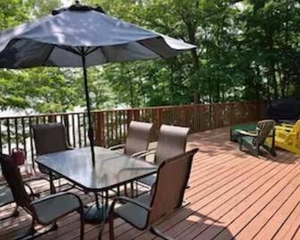 Heaven In Muskoka, Beautiful Cottage,.Super Views, Xxl Deck, & Floating Dock. - Windermere - Balcón