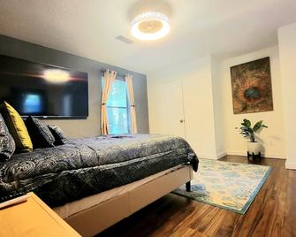 Hi-Tek-Duplex A-Two 75in 4k Led - Charleston - Schlafzimmer