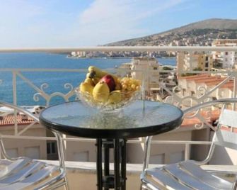 Ceko Hotel - Sarandë - Balcón